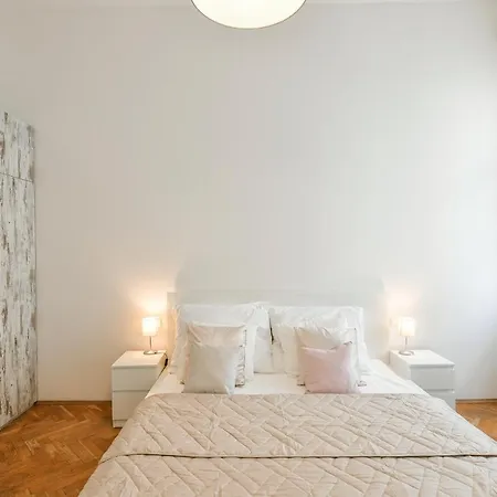 Apartmán Klimentská 52 *
