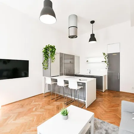 Klimentská 52