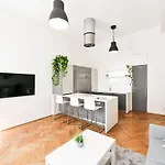 Klimentska 52