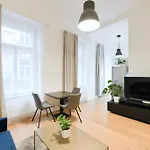Klimentska 52 Апартаменты