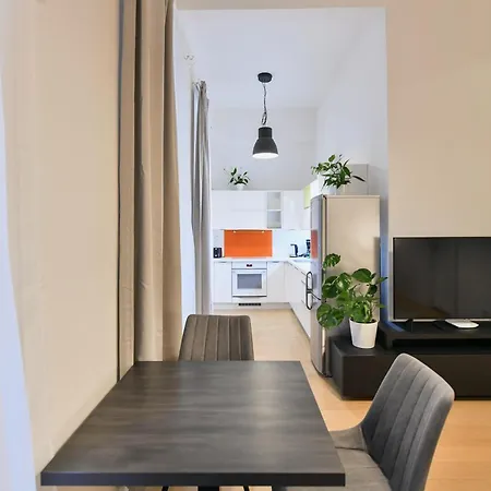 Klimentska 52 Апартаменты *